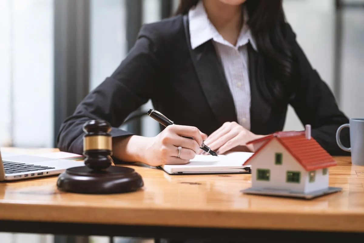 How a Real Estate Attorney Can Help Resolve Property Disputes