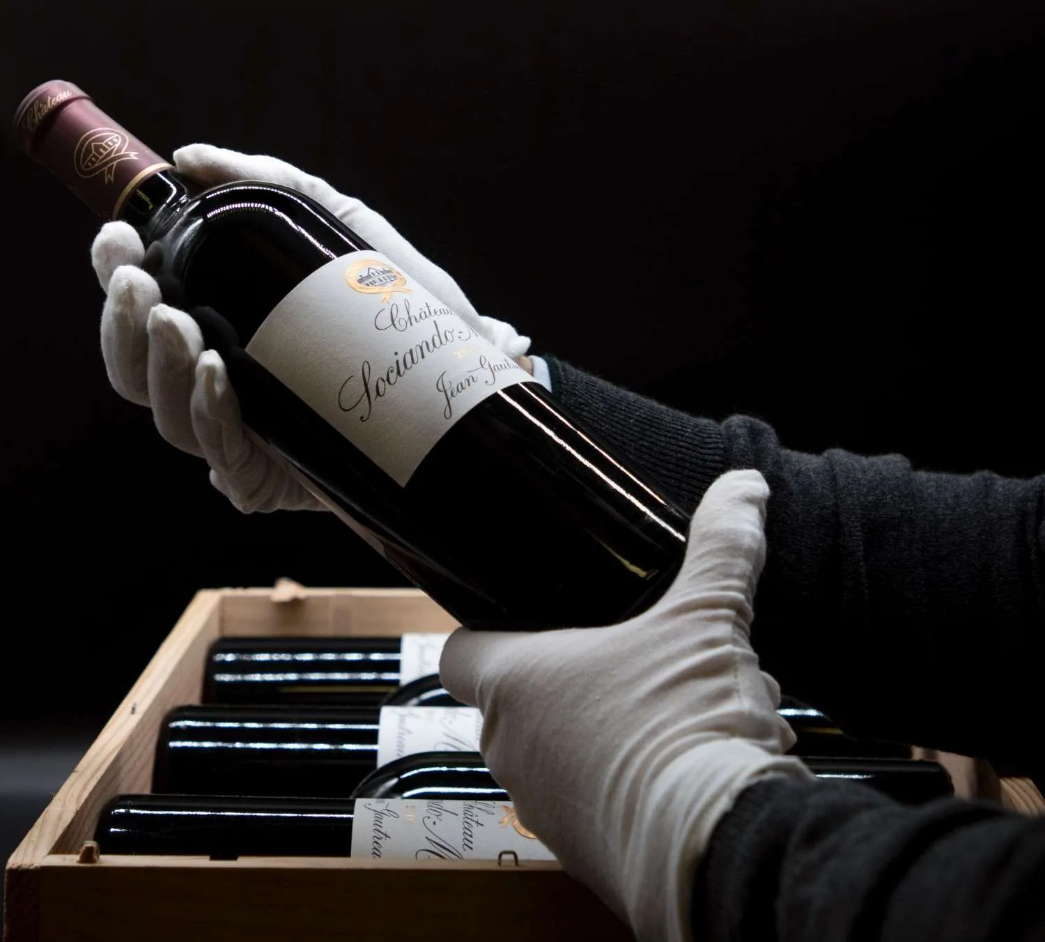 The Art of Entertaining: Creating a Luxurious Wine Experience at Home