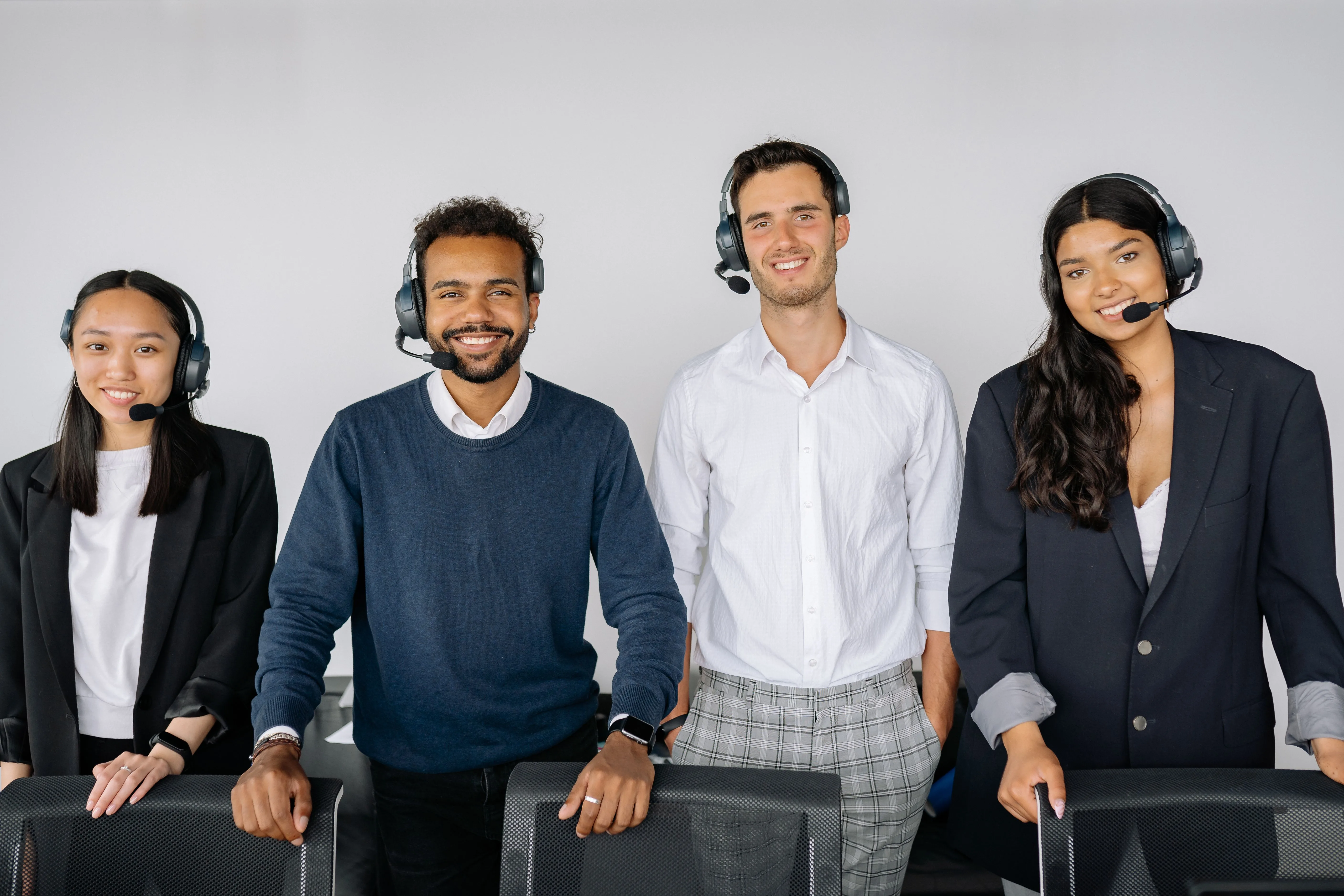 Business Answering Service: Your Questions Answered (Cost, Live vs AI, How to Choose)