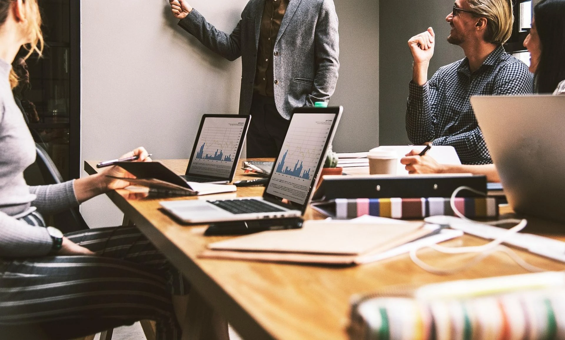5 reasons to outsource recruitment services in 2025