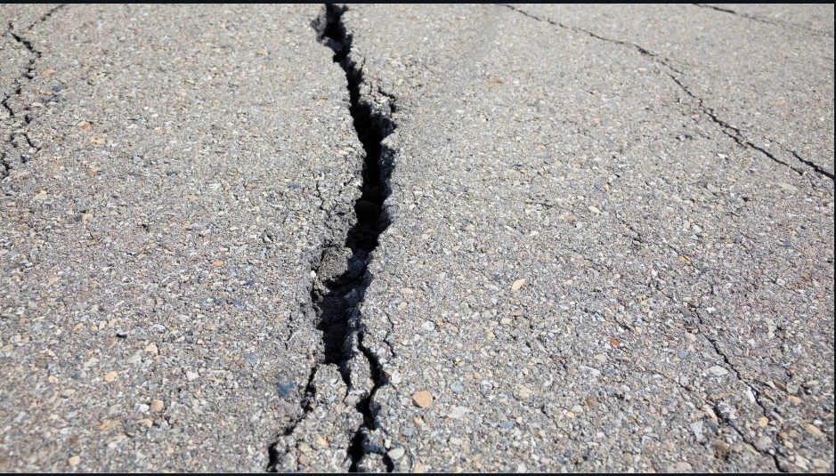 Cracked Driveway? Here’s the Ultimate DIY Concrete Repair Guide!