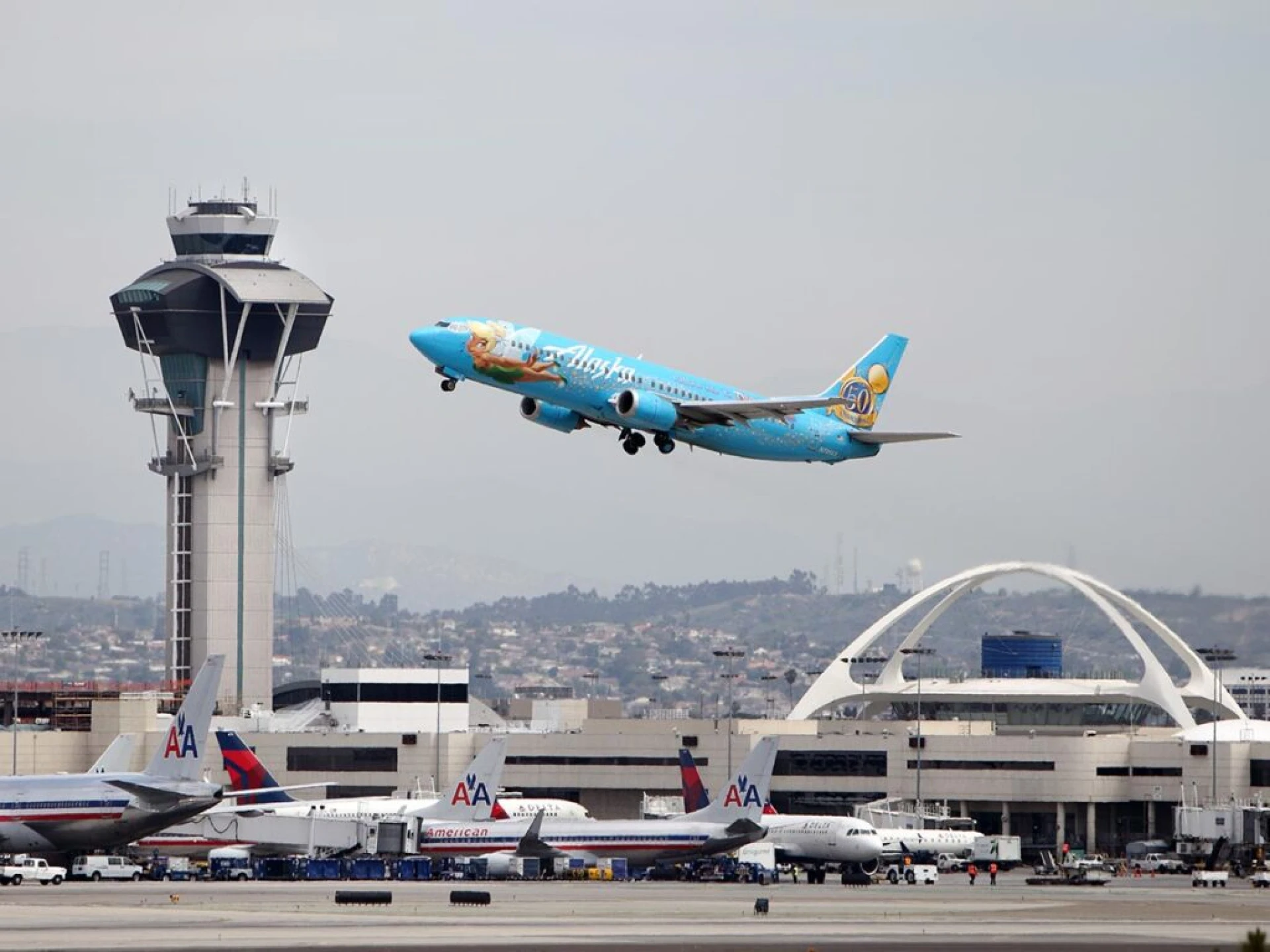 Navigating from John Wayne Airport (SNA) to Disneyland: Your Ultimate Guide