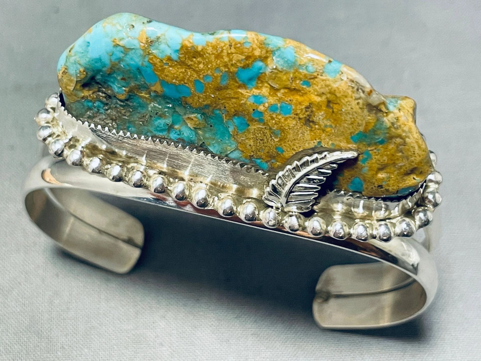Native American Jewelry Bracelets: Stunning Handcrafted Designs with Rich History