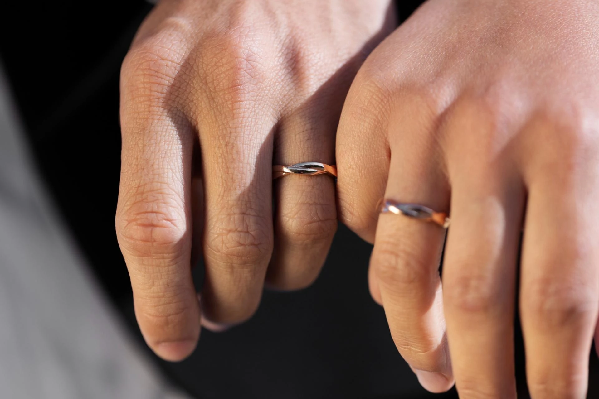 Elegant Choices: White Gold and Platinum Wedding Rings