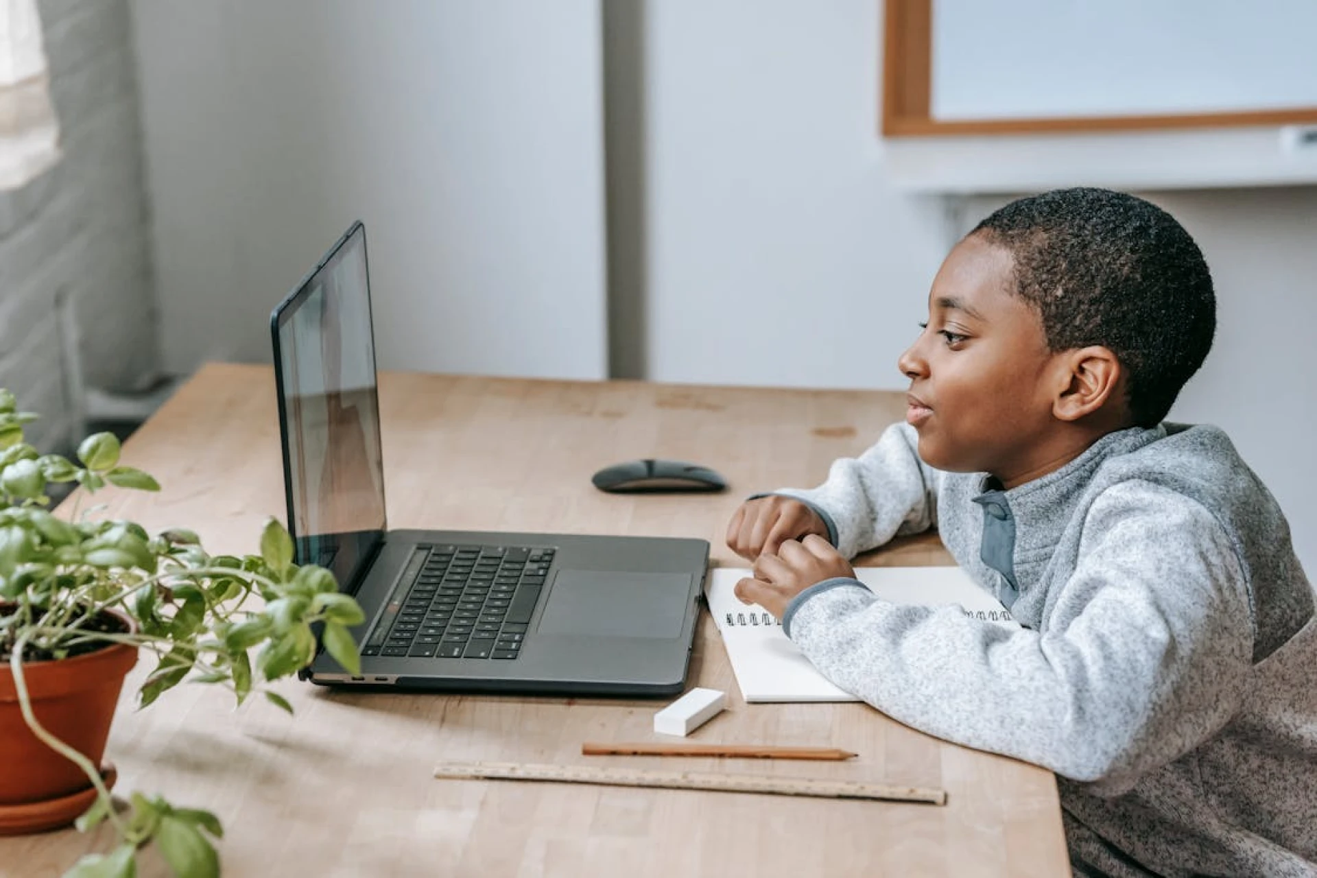 Choosing the Right Online Social Skills Program for Your Child: Key Factors to Consider