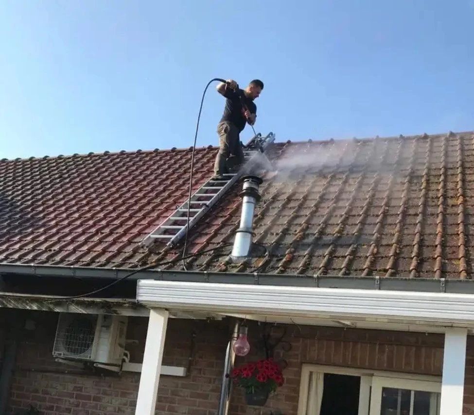 Ontmossen van daken: Grondig Onderhoud voor Uw Huis