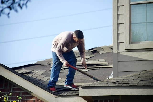 How to Choose the Right Roof Repair Contractor After a Storm: 6 Tips 