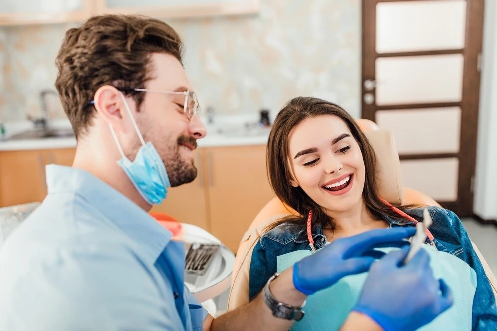 How Dental Cleanings Help You Maintain Fresh Breath and a Bright Smile