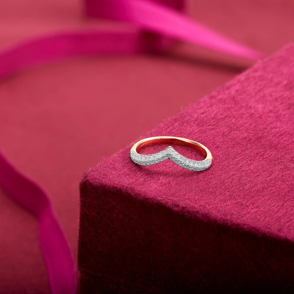 Your Complete Guide to Buying Diamond Bands for Women