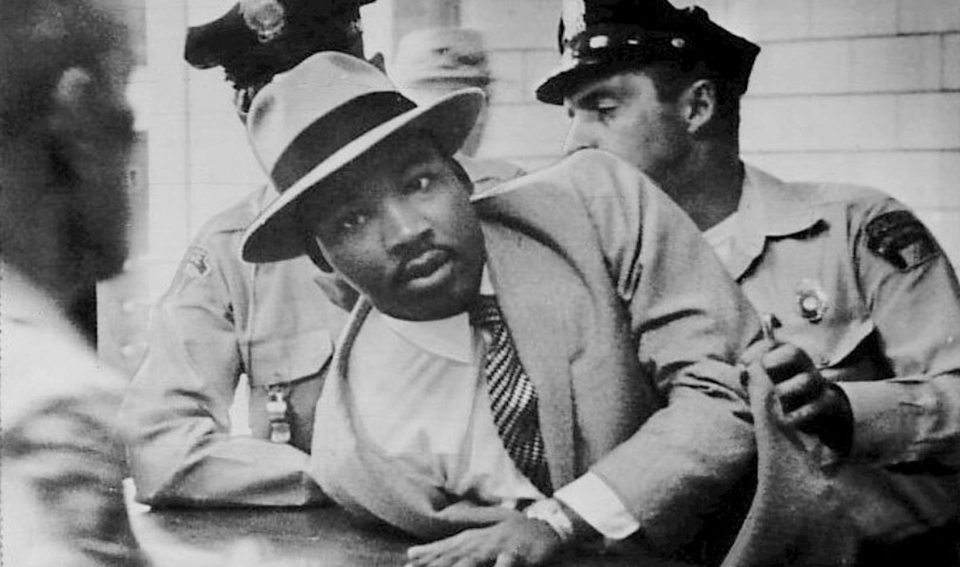 Mathematical Beauty in Motion: Fashion Meets Fractals