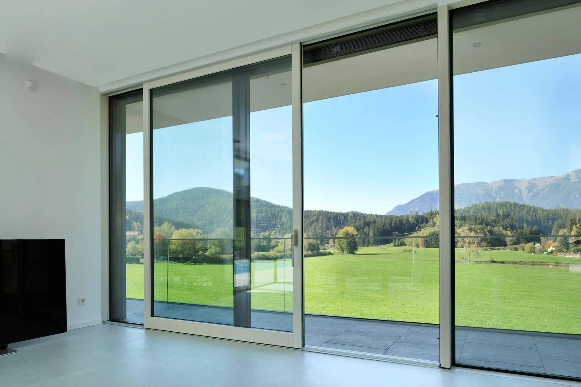 What Makes Folding Doors a Top Pick in Dubai Homes?