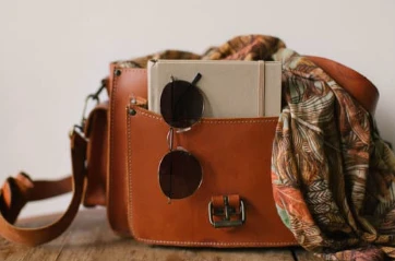 Elegance in Your Hand: Discover the Perfect Ladies Clutch Bags in Europe with Droworang International