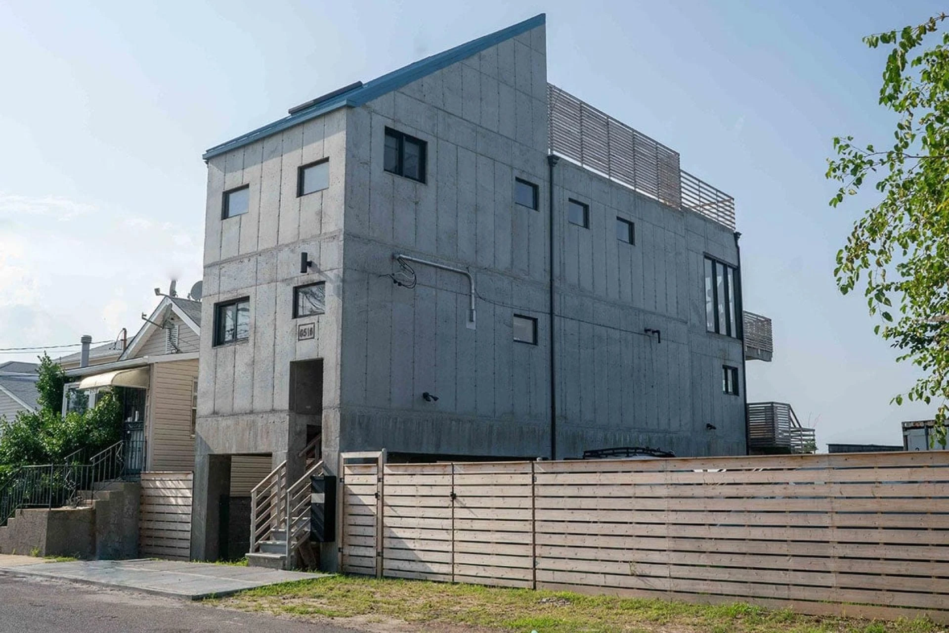 How much does it cost to build a concrete house?