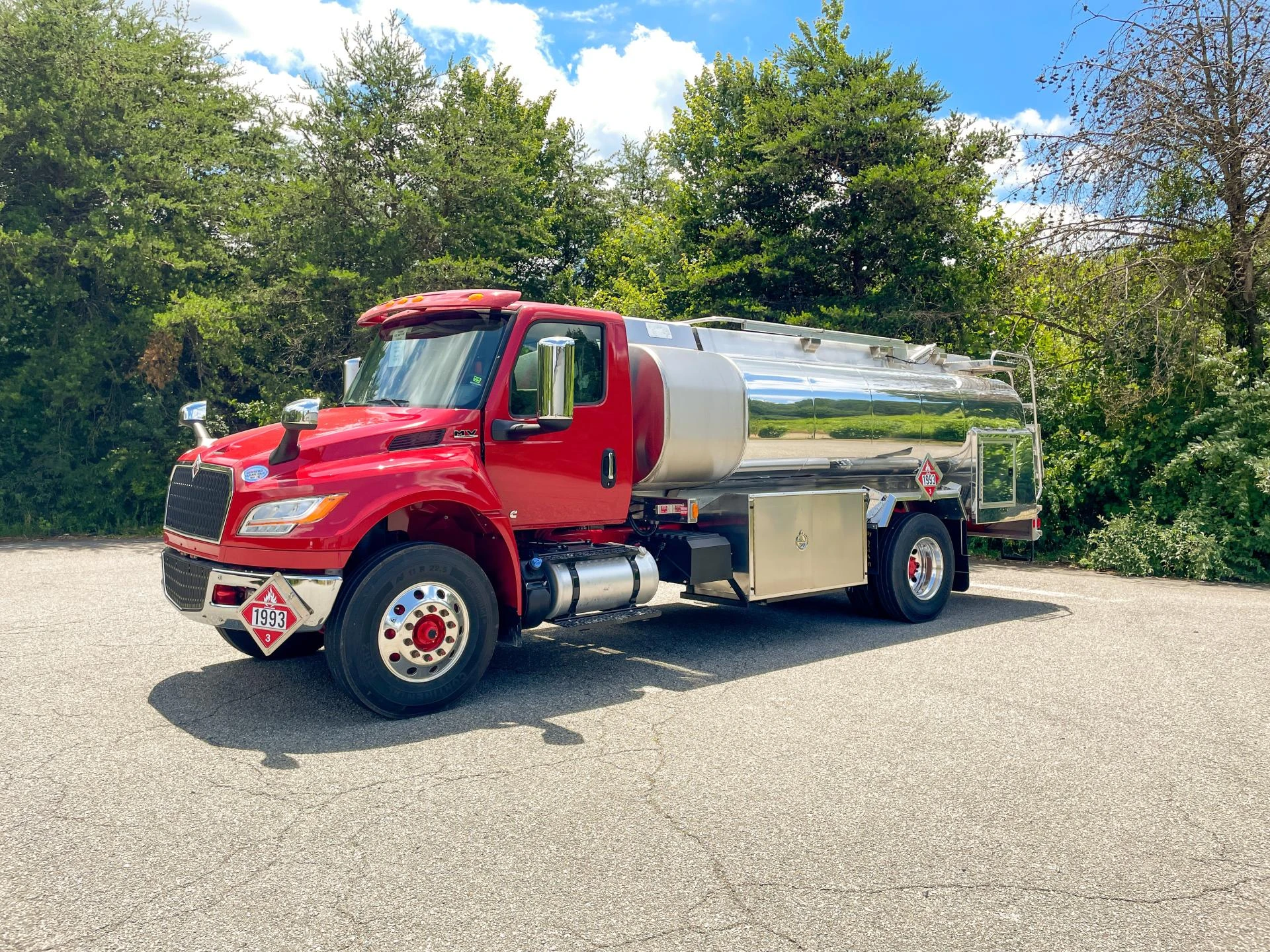 How Custom DEF Tanks Improve Fleet Efficiency and Compliance