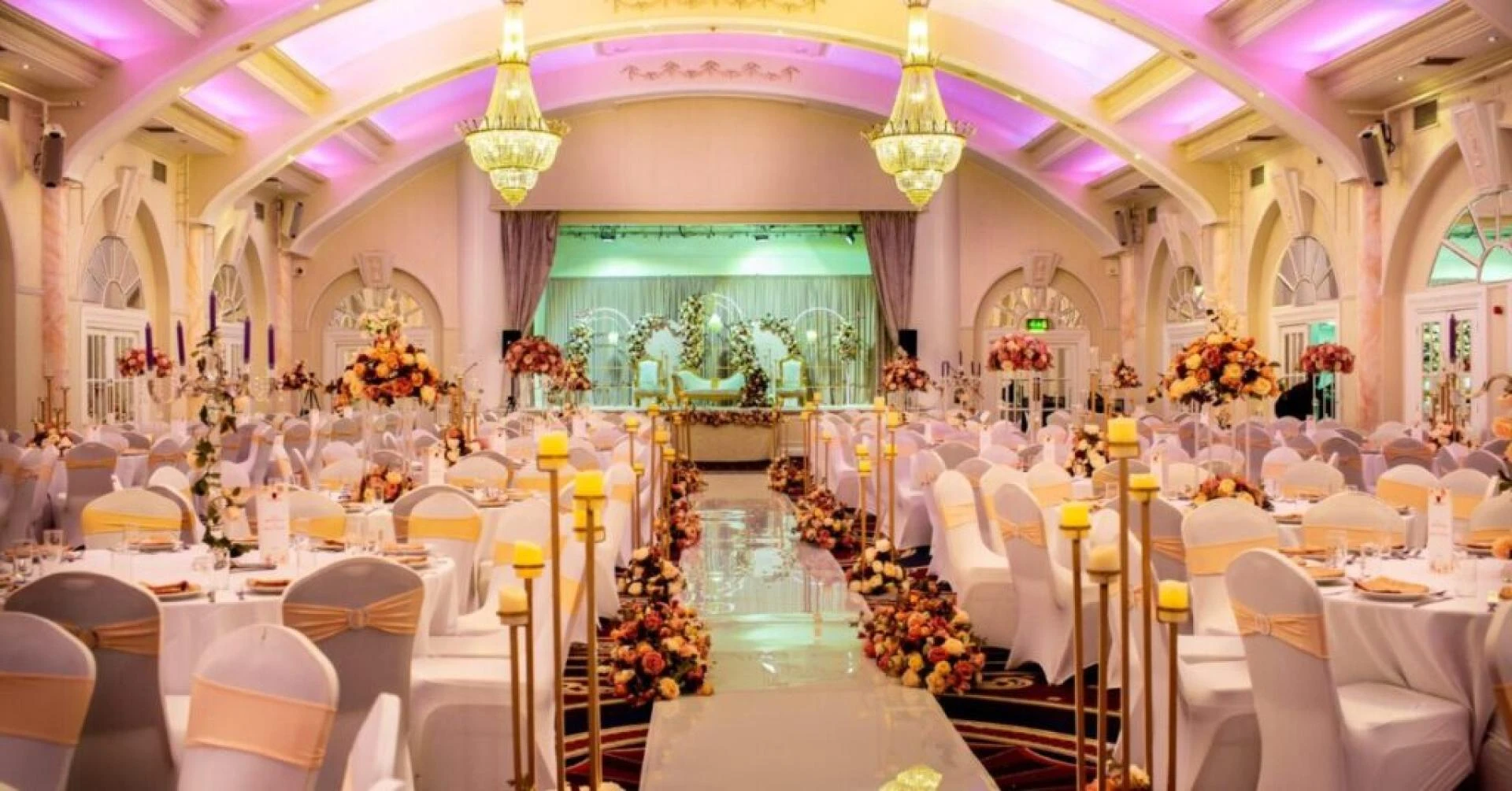 Halal Buffet vs. Plated Meals: What’s Best for Your Wedding?