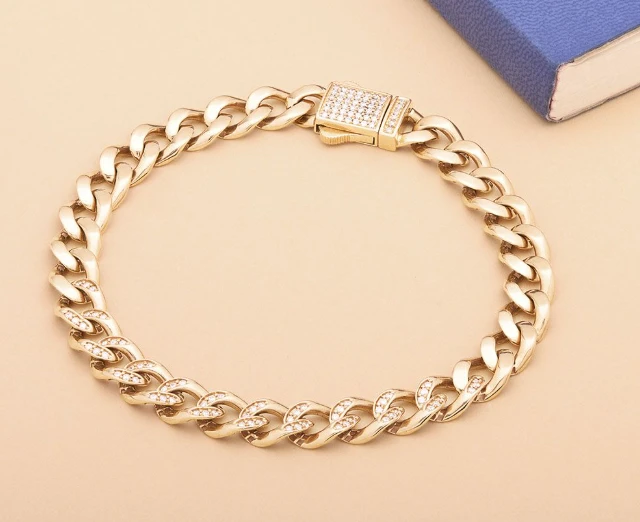 How to Choose the Perfect Gold Bracelet for Men: Style + Budget Tips