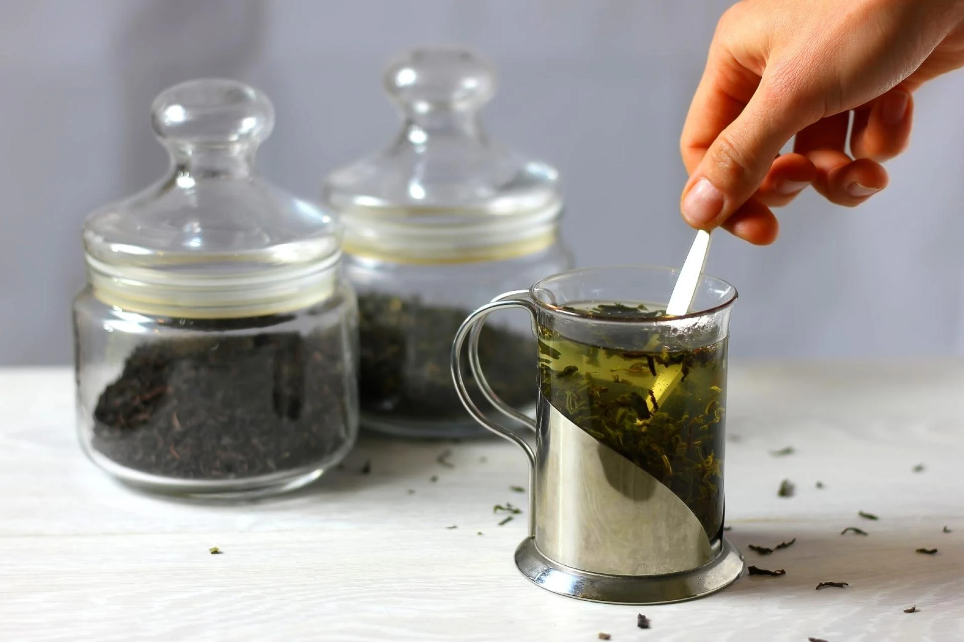 How to Naturally Flavor Iced Tea with Fresh Fruits and Herbs