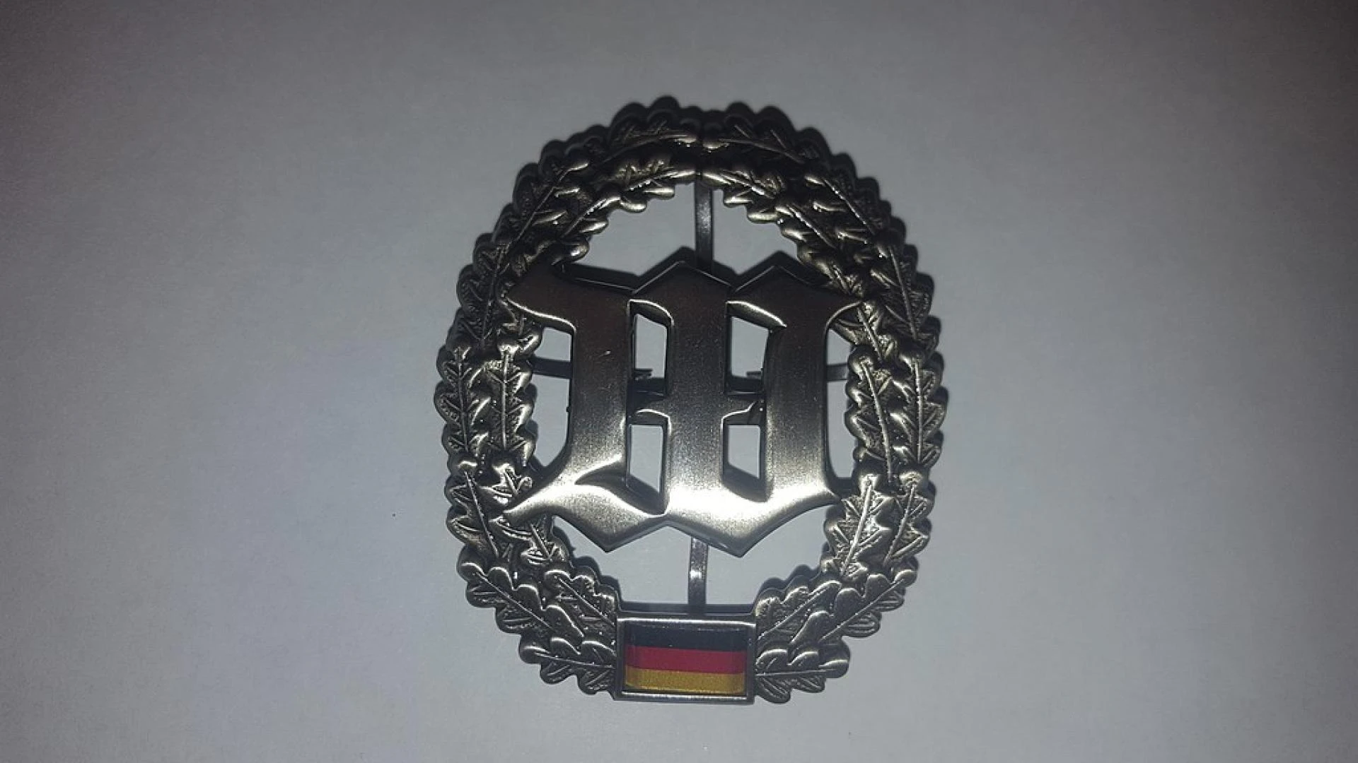 Collecting Cap Badges: A Guide for Beginners