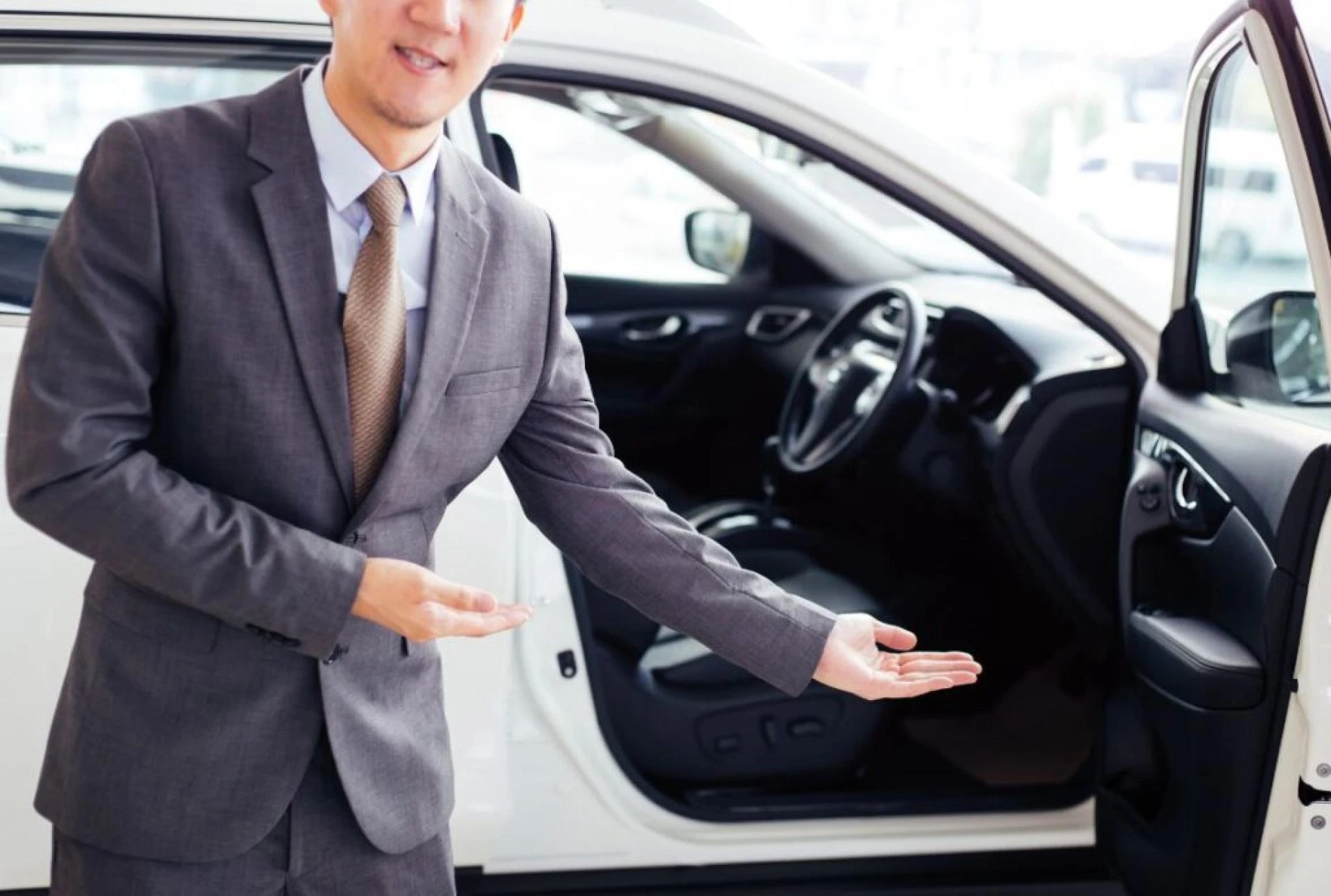 Best Limousine Service in Singapore: Luxurious Transfers from Singapore to Malacca & Seletar Airport