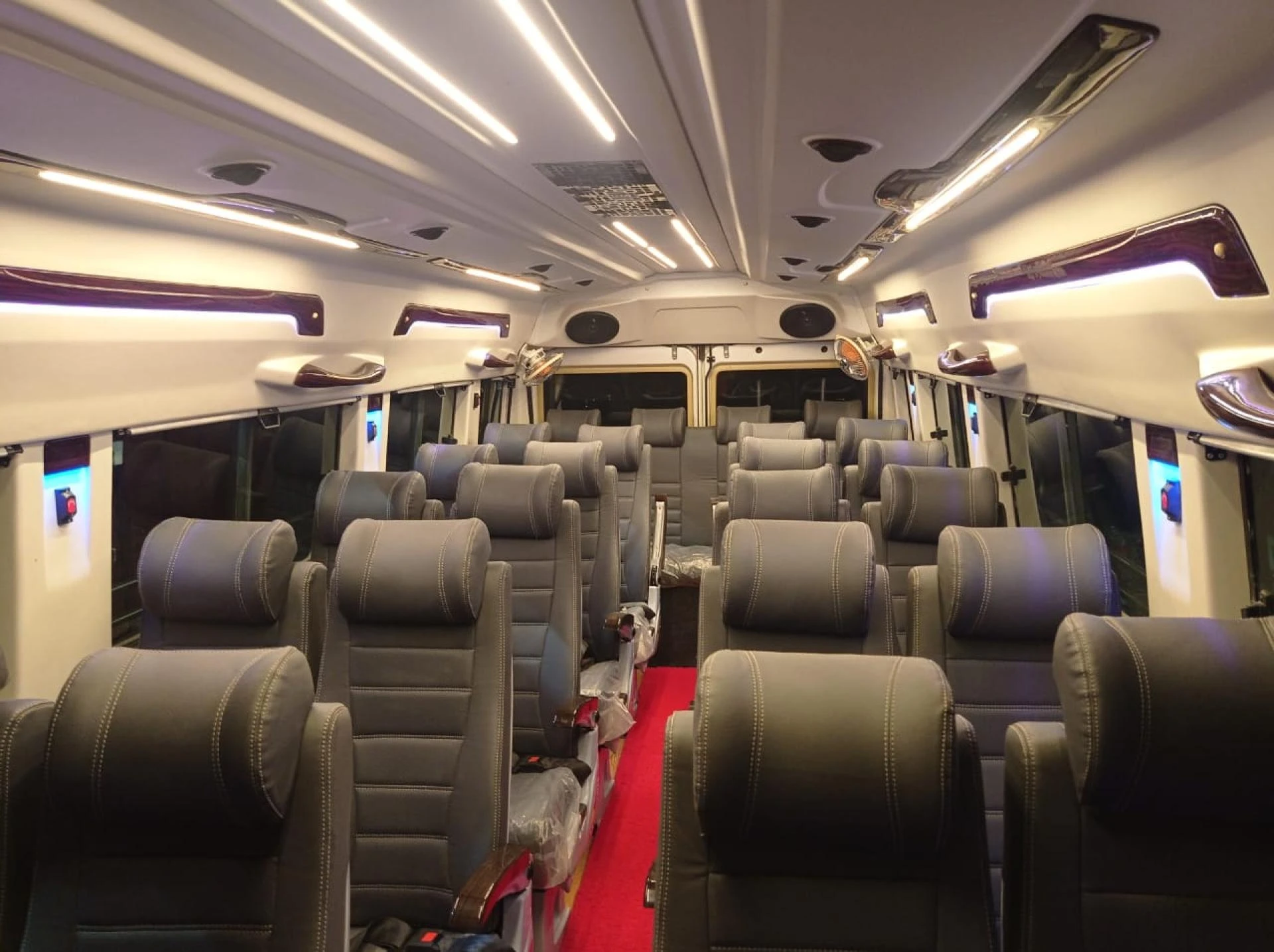 Essential Tips for Your 26-Seater Tempo Traveller Rental in Delhi
