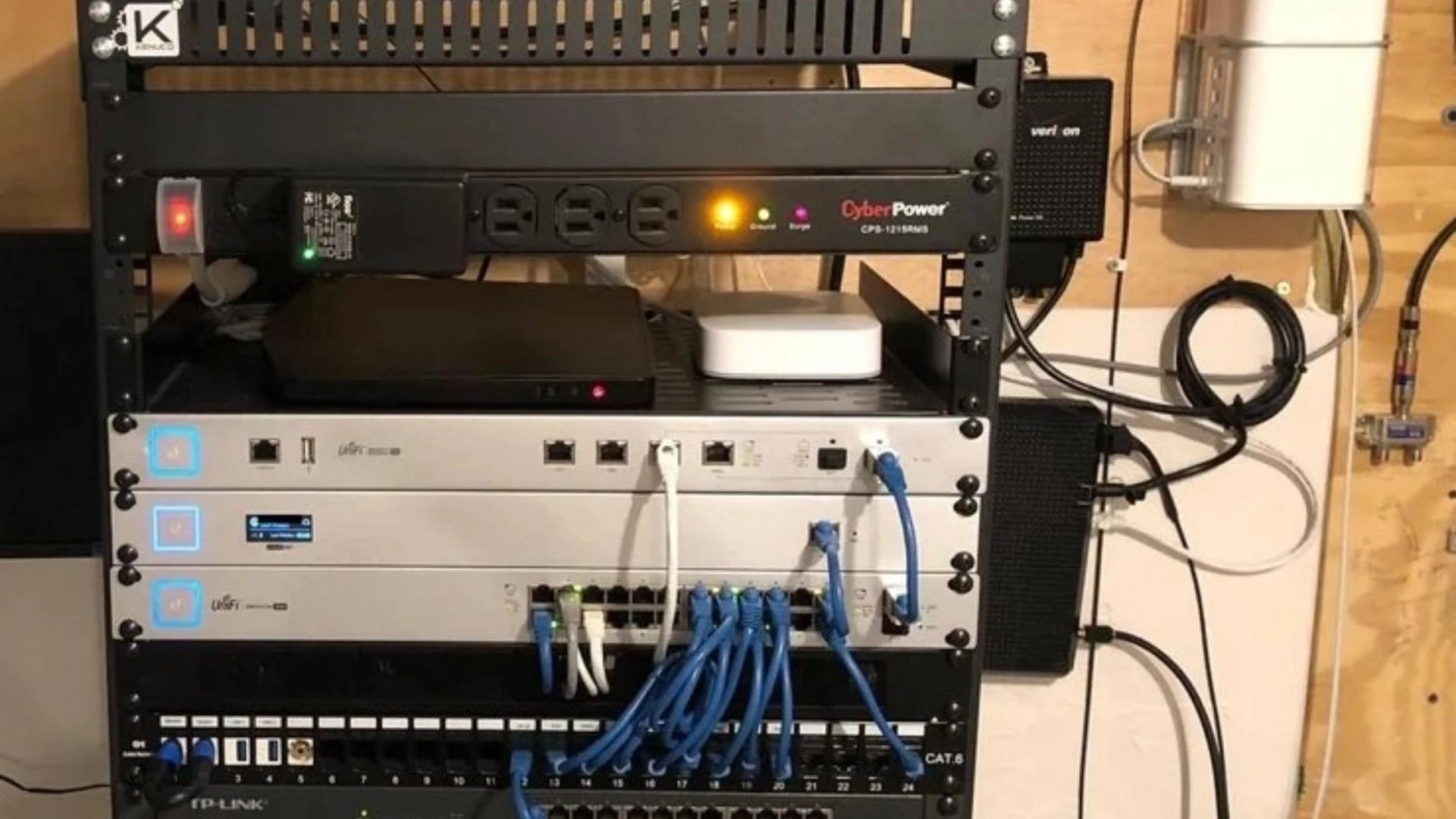 Is Your Office Slowing Down Because of Bad Commercial Network Cabling?