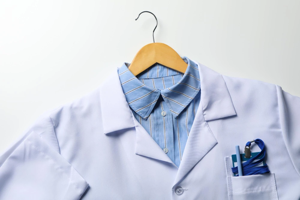 Choosing Quality Lab Coats for Hospitals: A Practical Guide