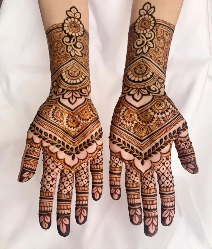 Modern Arabic Mehndi Designs to Elevate Your Look