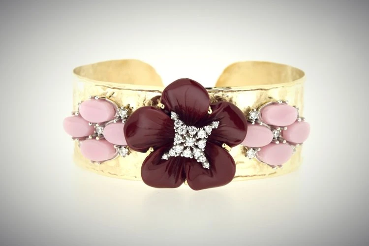 Italian Gold Dubai in Modern Fashion: A Timeless Statement