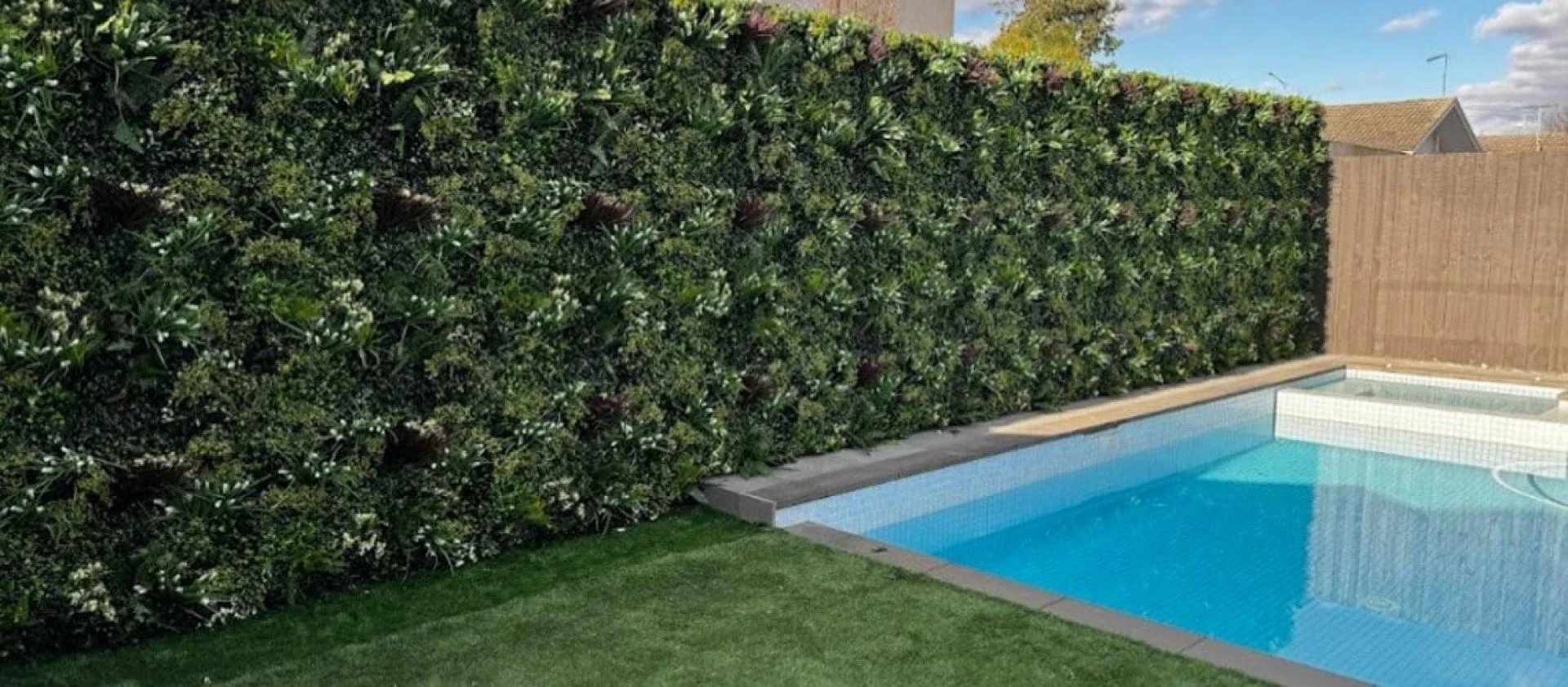 Transform Your Space with the Elegance of a Fake Vertical Garden