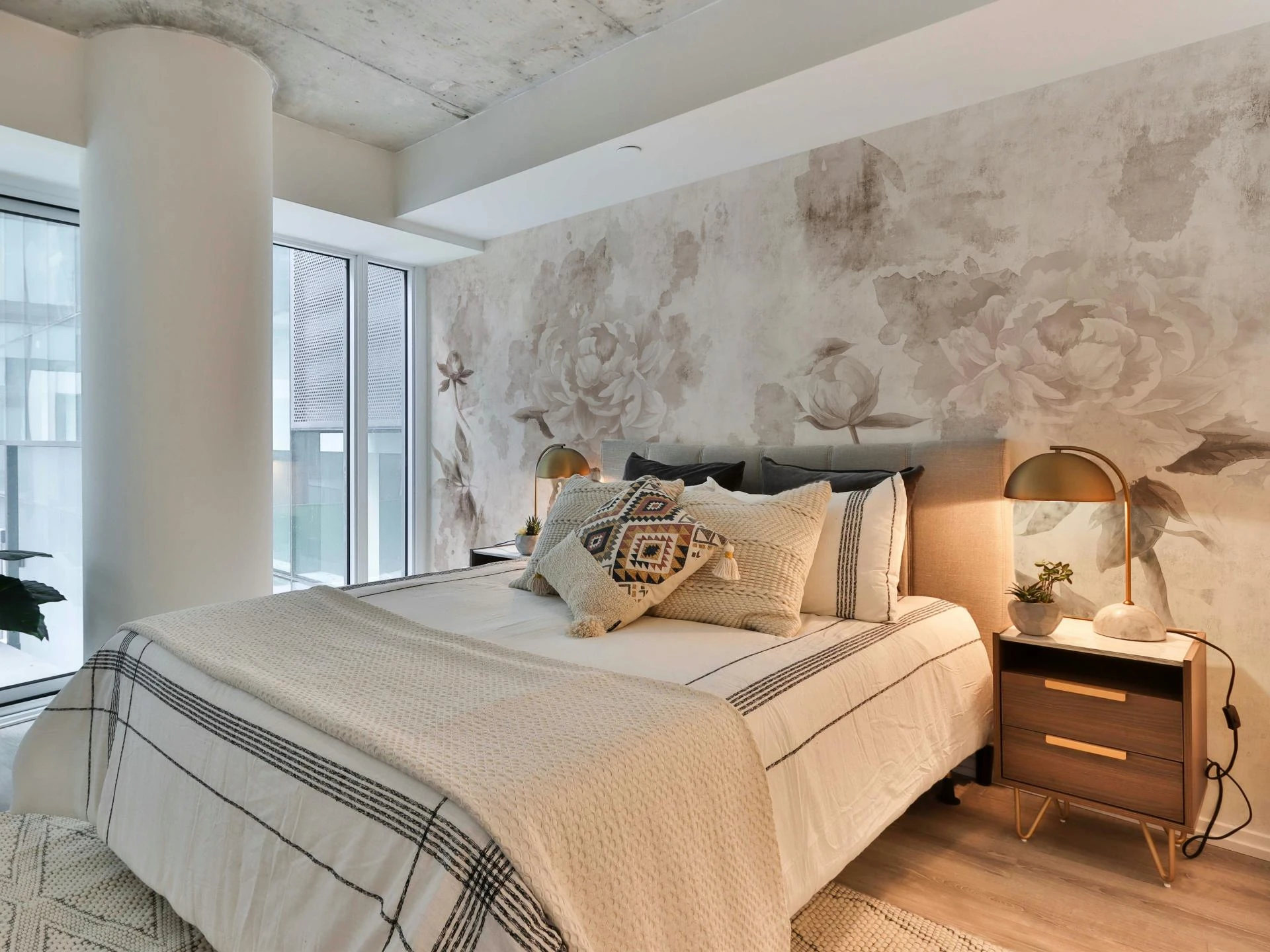 What Are the Best Wall Wallpaper Designs for Small Spaces?