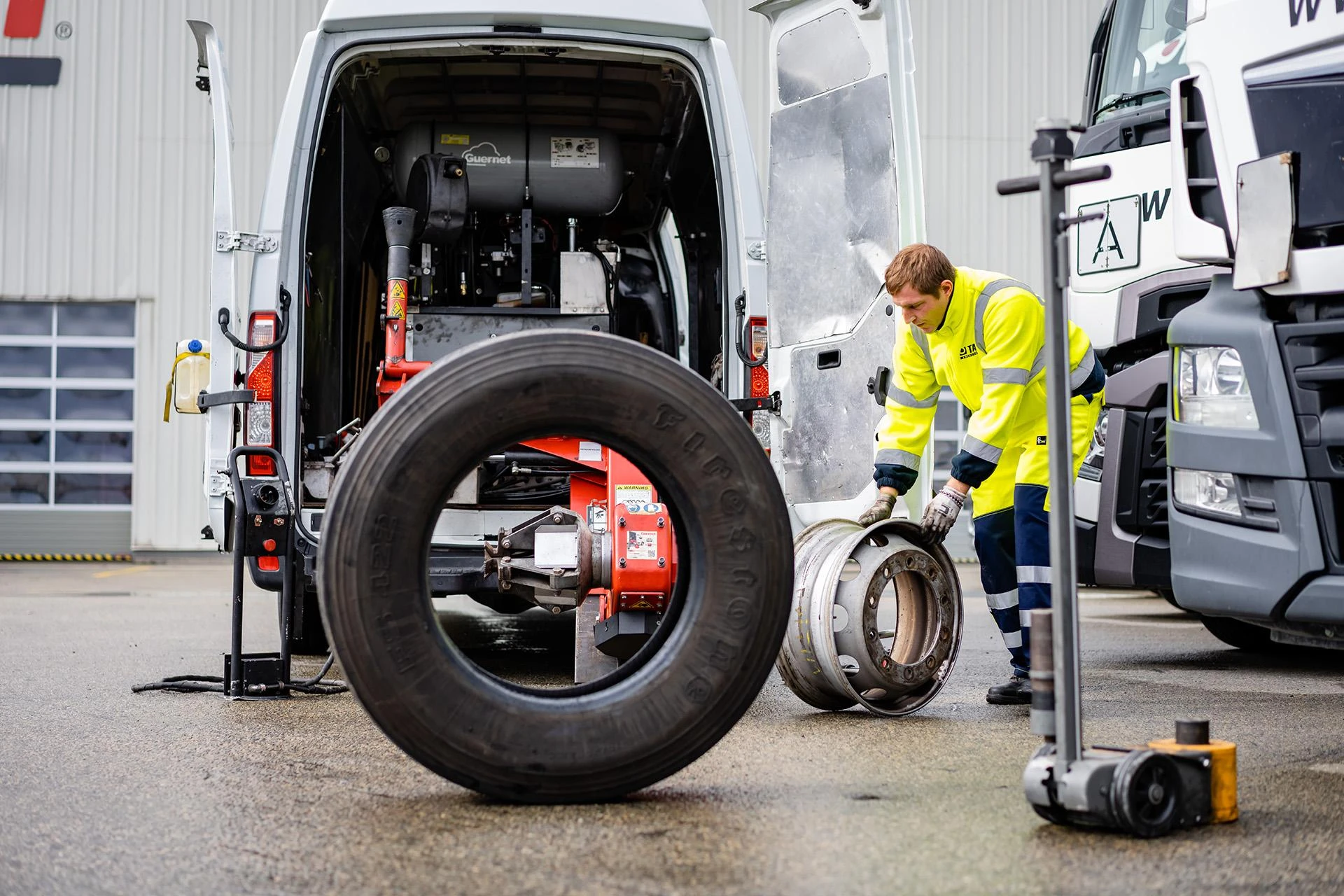 Find Convenient Mobile Tire Services Near You for Quick and Easy Fixes