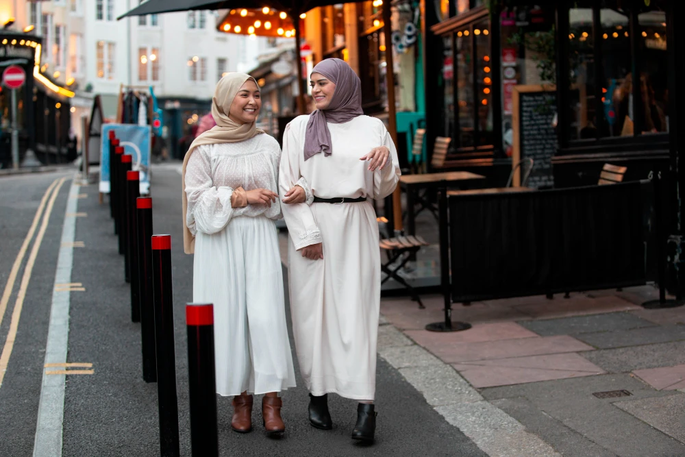 How UAE Women Are Redefining Modest Fashion with Abayas?