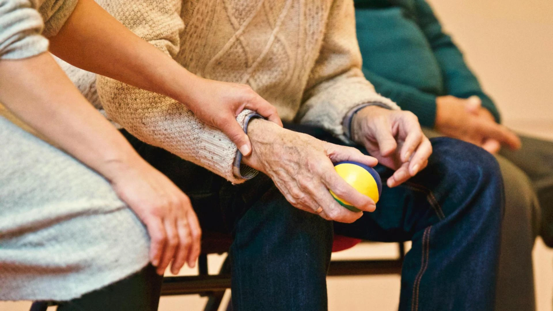 How to Manage the Challenges of Caring for Your Aging Parents 