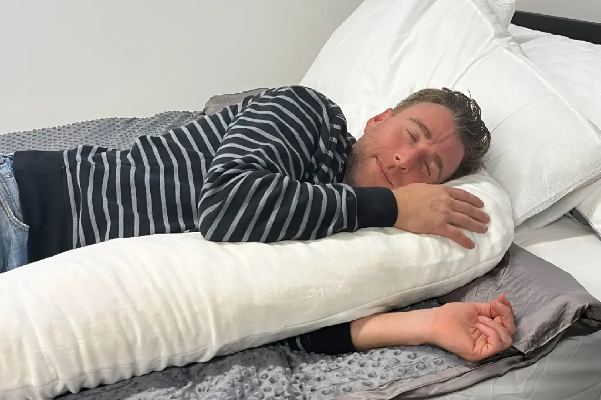 How Does a Side-Sleeper Pillow Support Healthy Posture? 