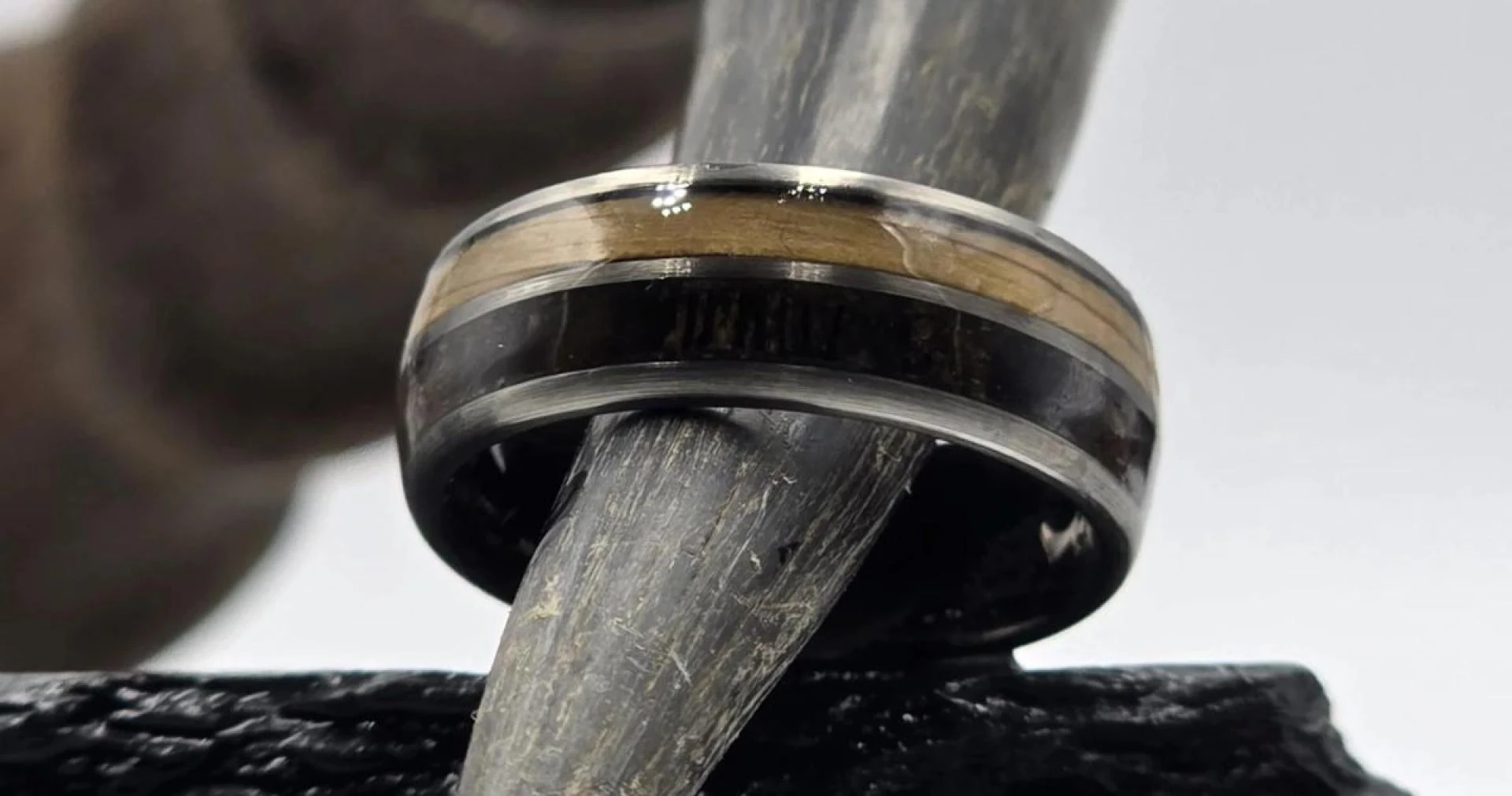 Beyond Ordinary: How Personalised Tungsten & Keepsake Rings Become Heirlooms