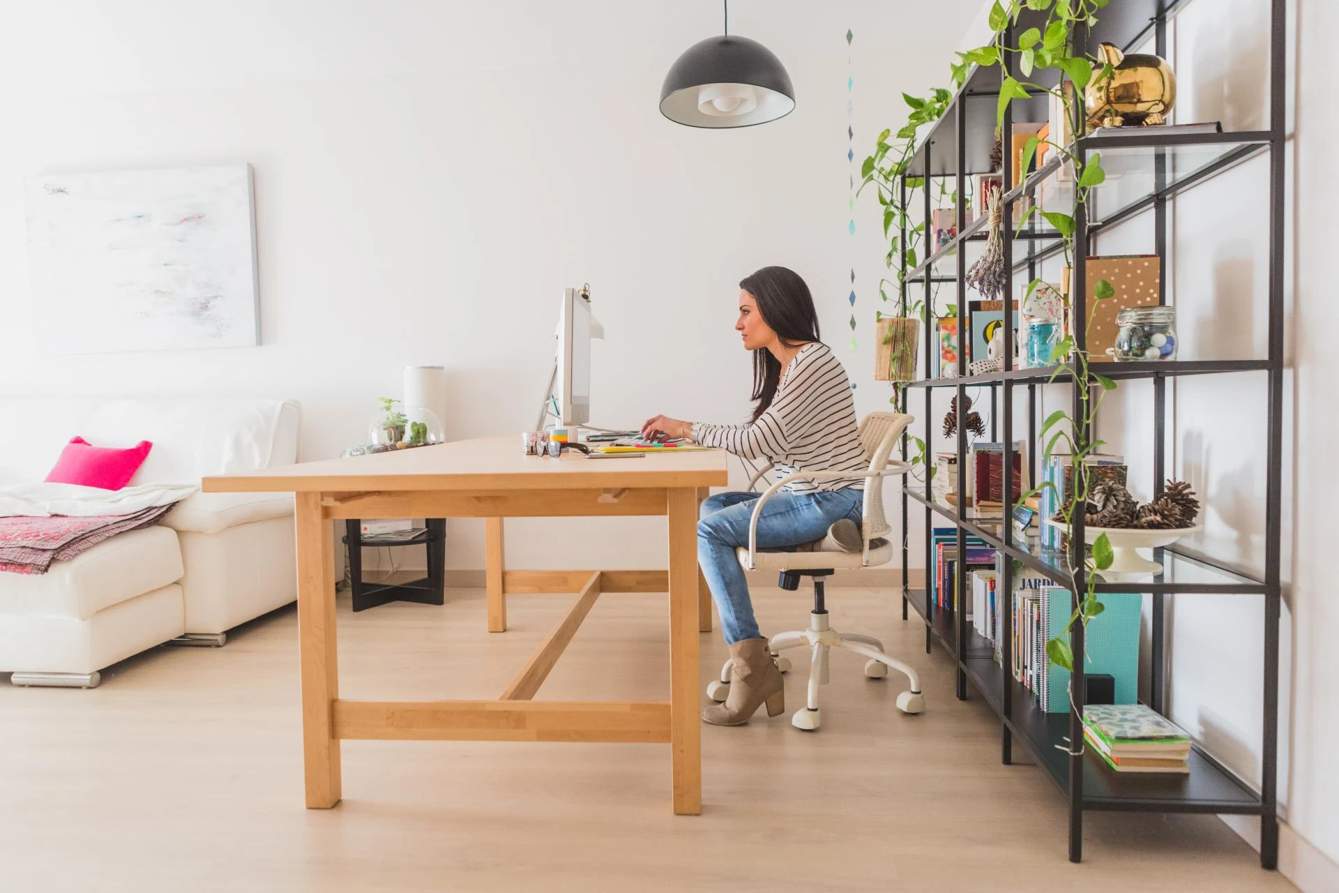 Commercial Vinyl vs. LVT: Best Choices for Californian Co-working Spaces