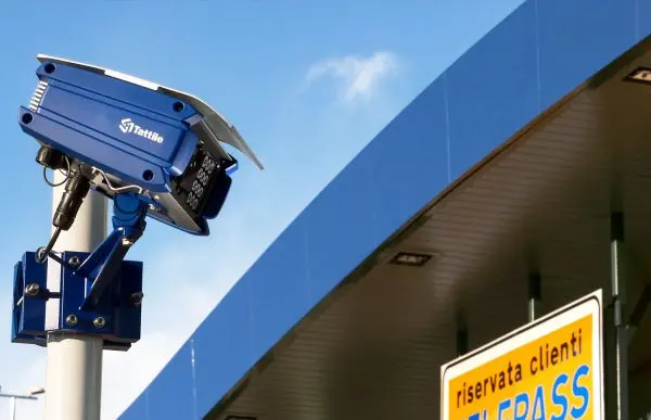 How Red Light Traffic Cameras and Automatic License Plate Recognition Improve Road Safety