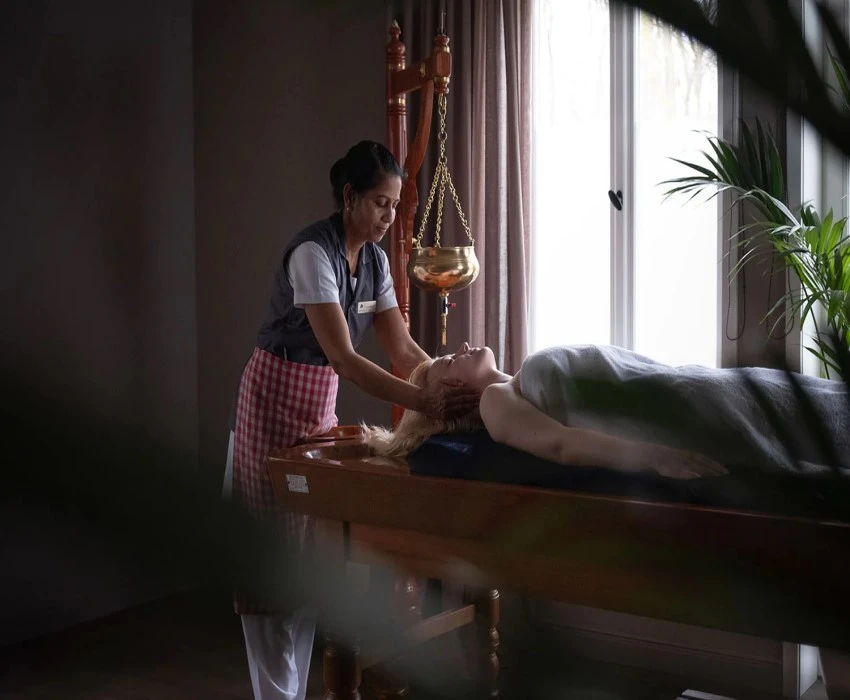 Yoga, Meditation & Ayurveda: Ganzheitliche Heilung im Retreat