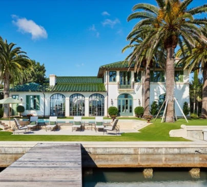 What Is a Wood Shake Roof? Pros and Cons Explained