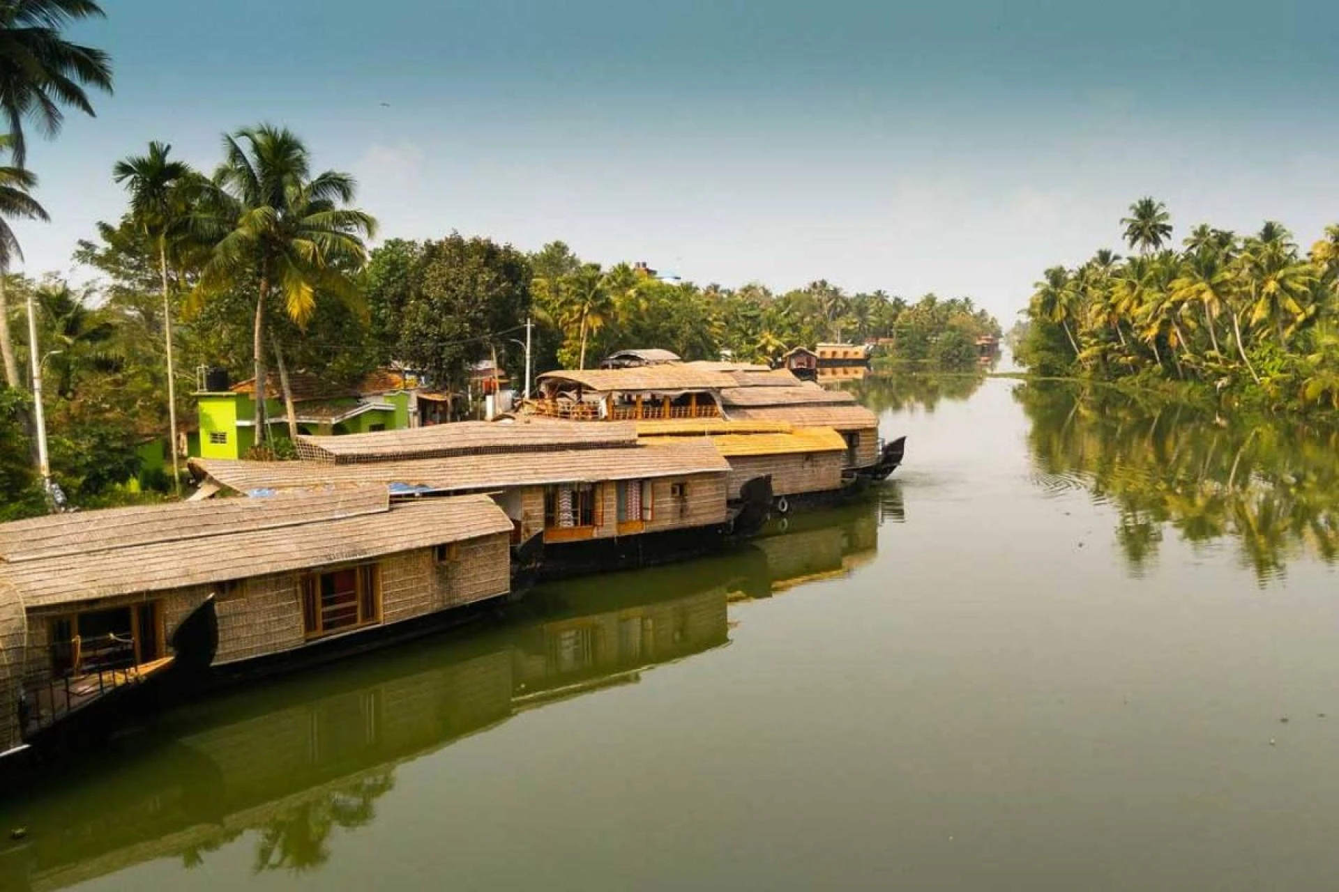 Escape the Capital: Best Kerala Tour Packages from Delhi