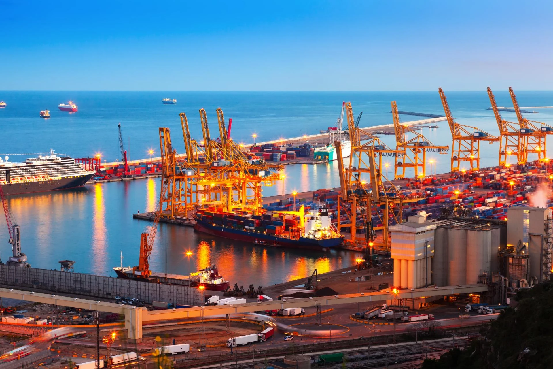 Dubai International Shipping Companies: Tracking & Insurance Tips
