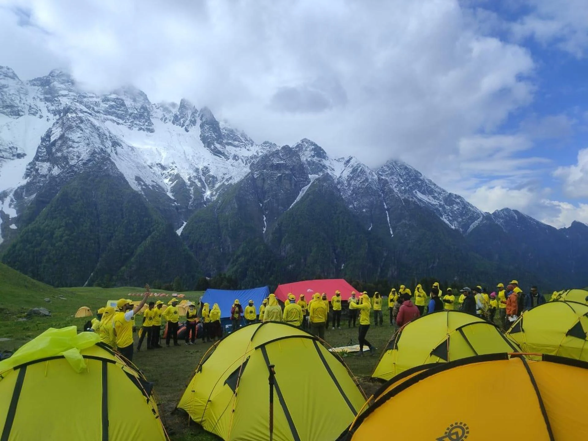 Discover the Magic of Pahadi Treks – A Soulful Journey into the Himalayas