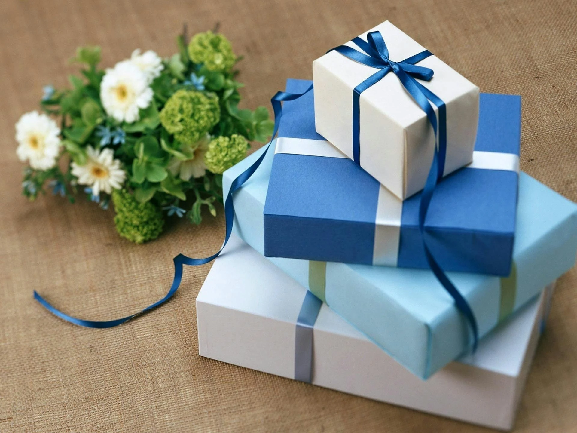 Anniversary Gifts That Truly Celebrate Your Love | Confetti