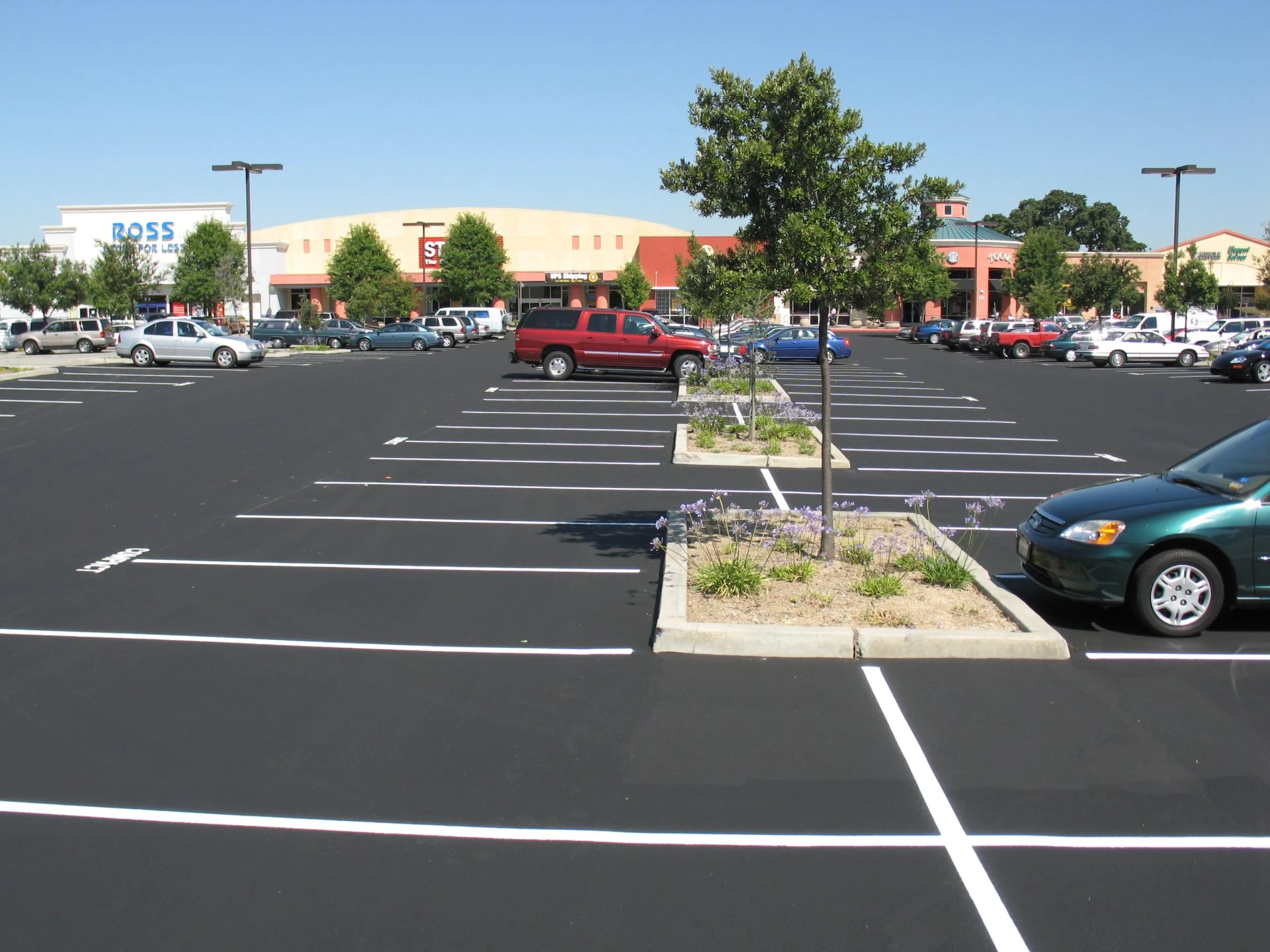 A Complete Guide to Parking Lot Construction for Businesses