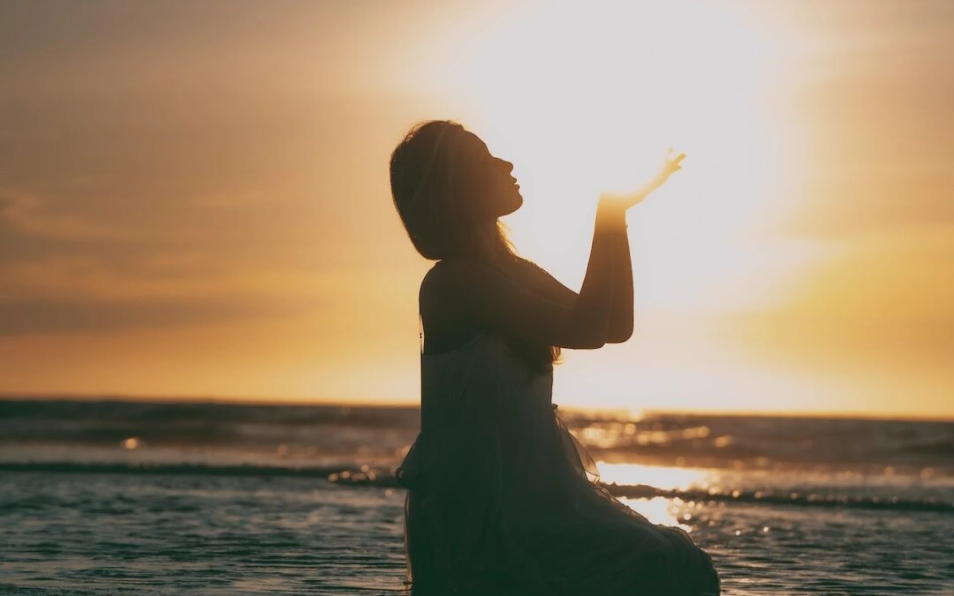 Prawo przyciągania w codziennym życiu – jak działa naprawdę?