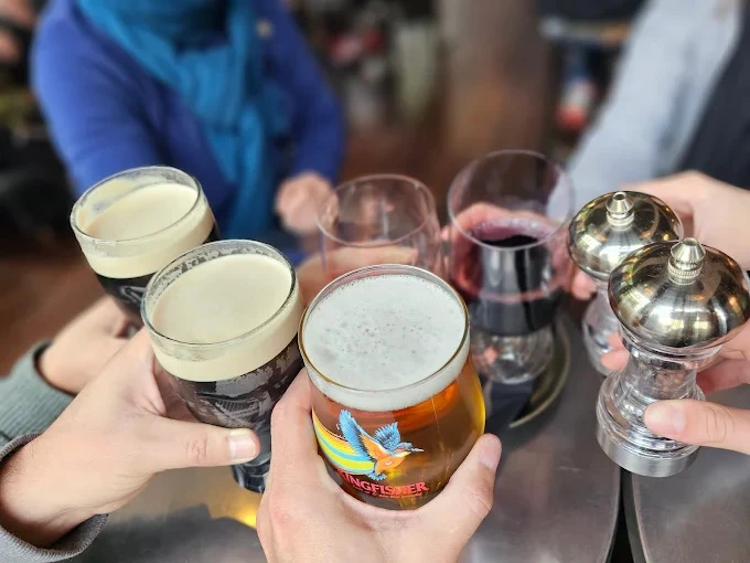 Best Music Pub in Notting Hill for Live Bands & Great Vibes