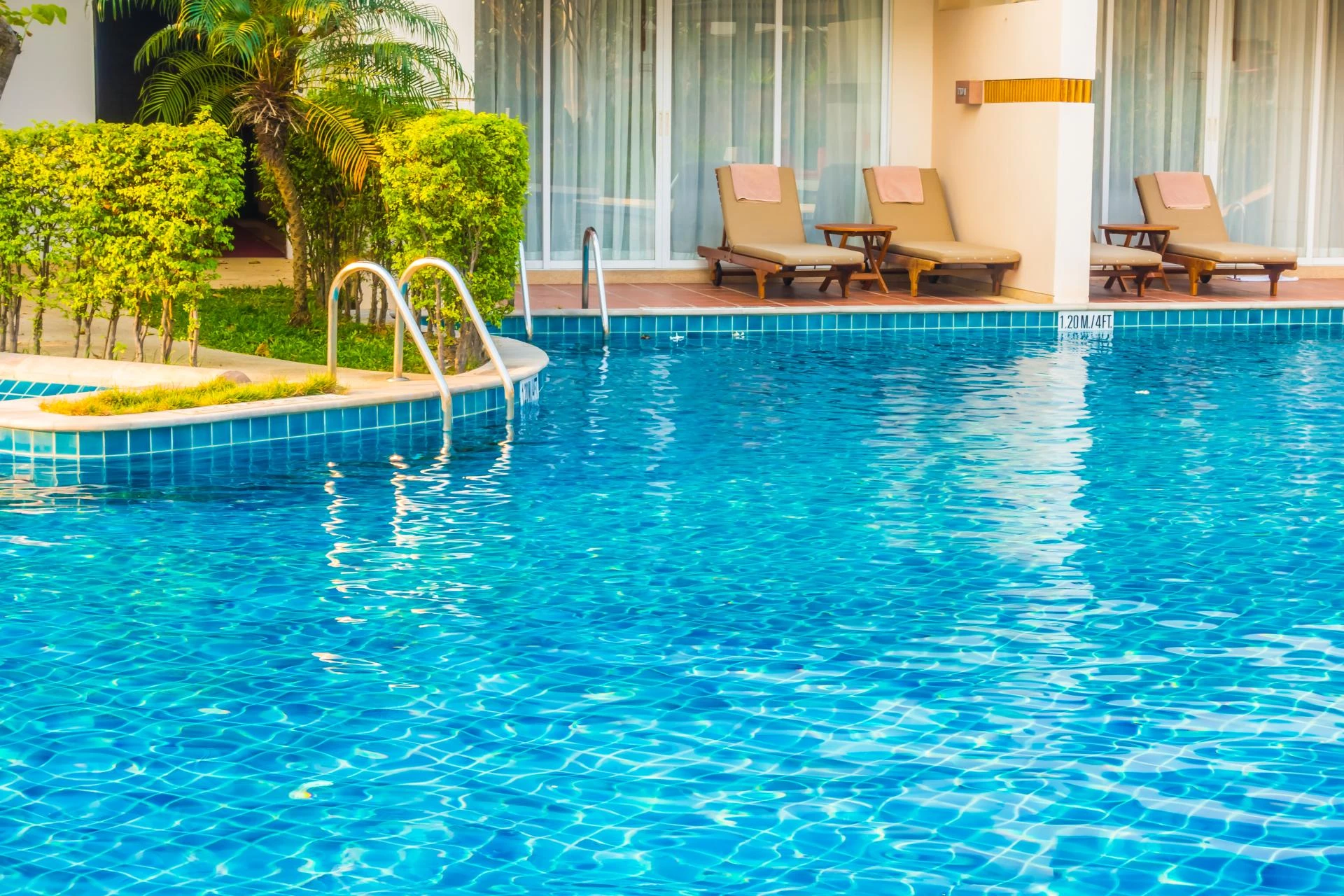 8 Design Ideas You Can Request from a Swimming Pool Construction Company