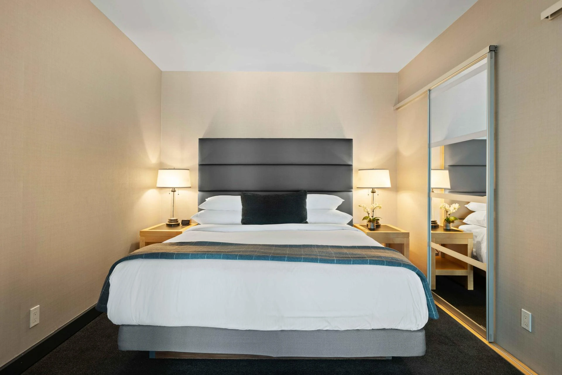 Buying the Best Mattress in UAE: Sohar Poly vs. Emma Mattress