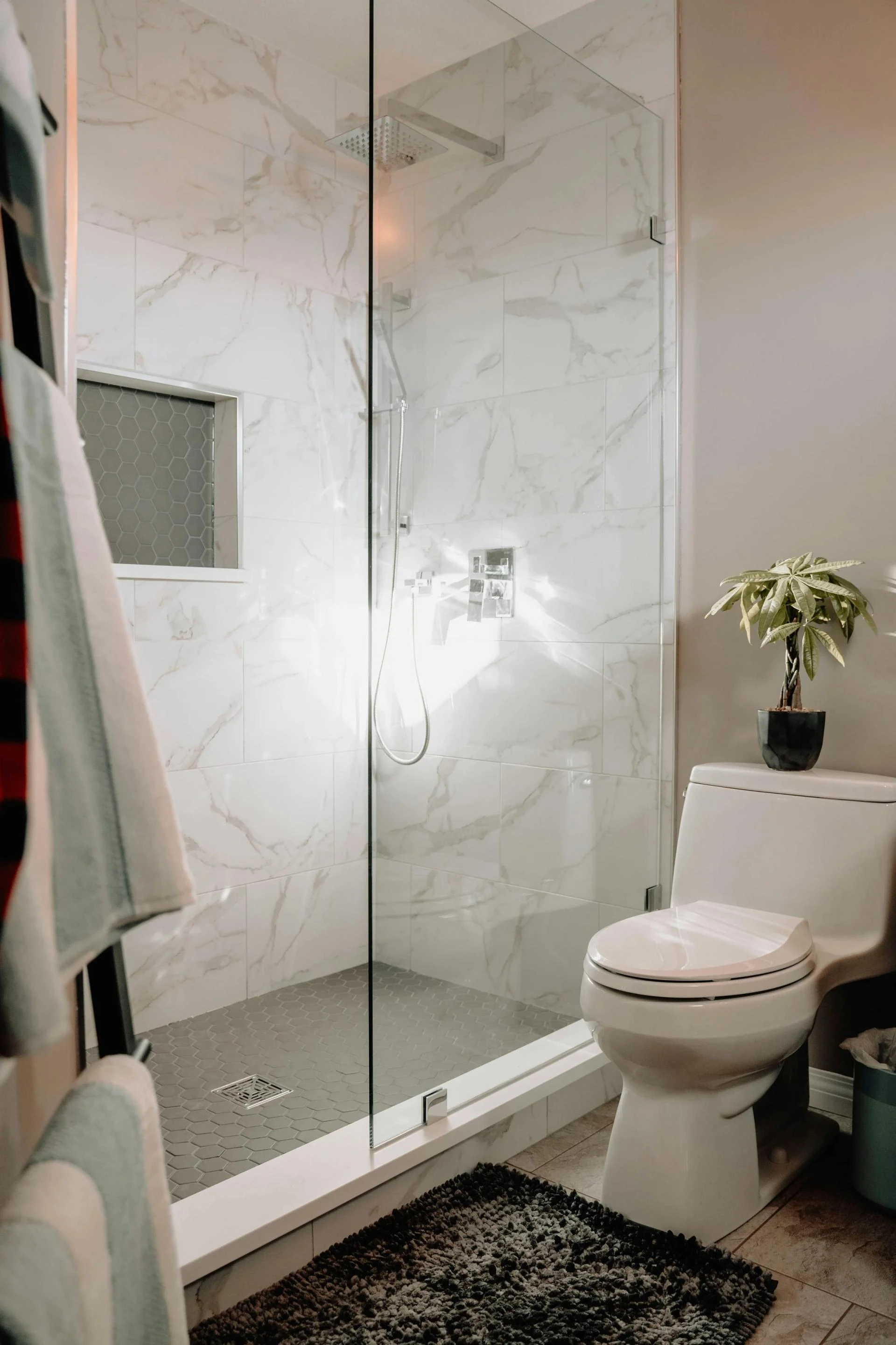 Top Benefits of Installing Glass Shower Doors in Modern Bathrooms