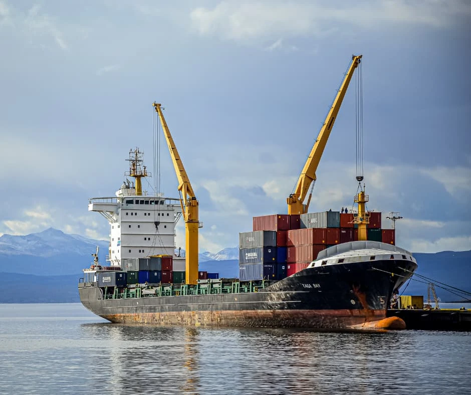 7 Ways Offshore Fuel Delivery Cuts Costs for Shipping Companies